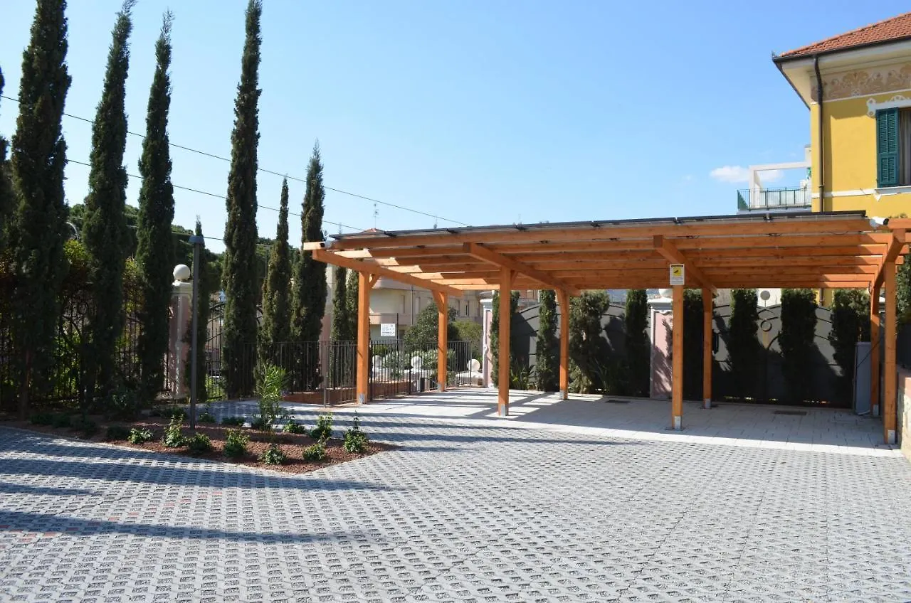 Alaxia Resort Alassio 0*,  Italien